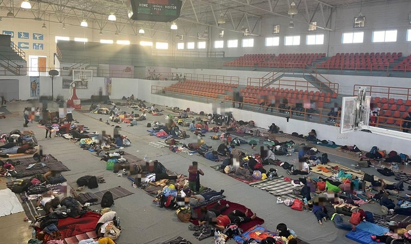 Los migrantes fueron llevados a los albergues “Leona Vicario” y “Kiki Romero” en Ciudad Juárez.